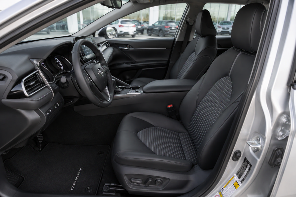 Used 2024 Toyota Camry SE FWD image 11