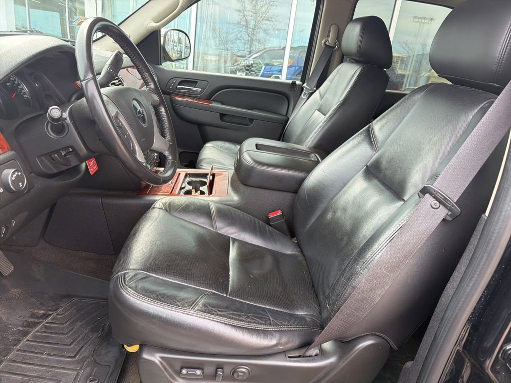 Used 2011 Chevrolet Tahoe LTZ image 3