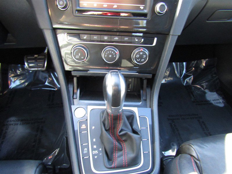Used 2017 Volkswagen GTI SE image 37