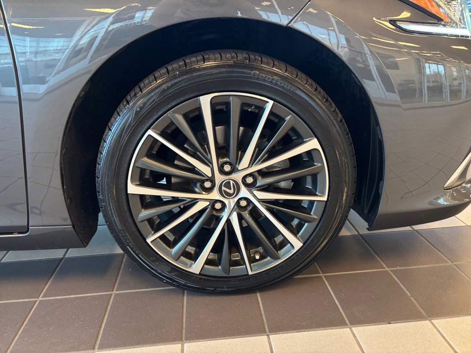 Used 2023 Lexus ES 350 w/ Premium Package image 29