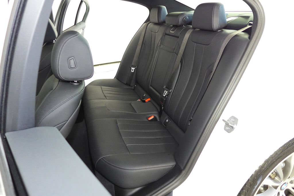 Used 2023 BMW 530i w/ Convenience Package RWD image 21