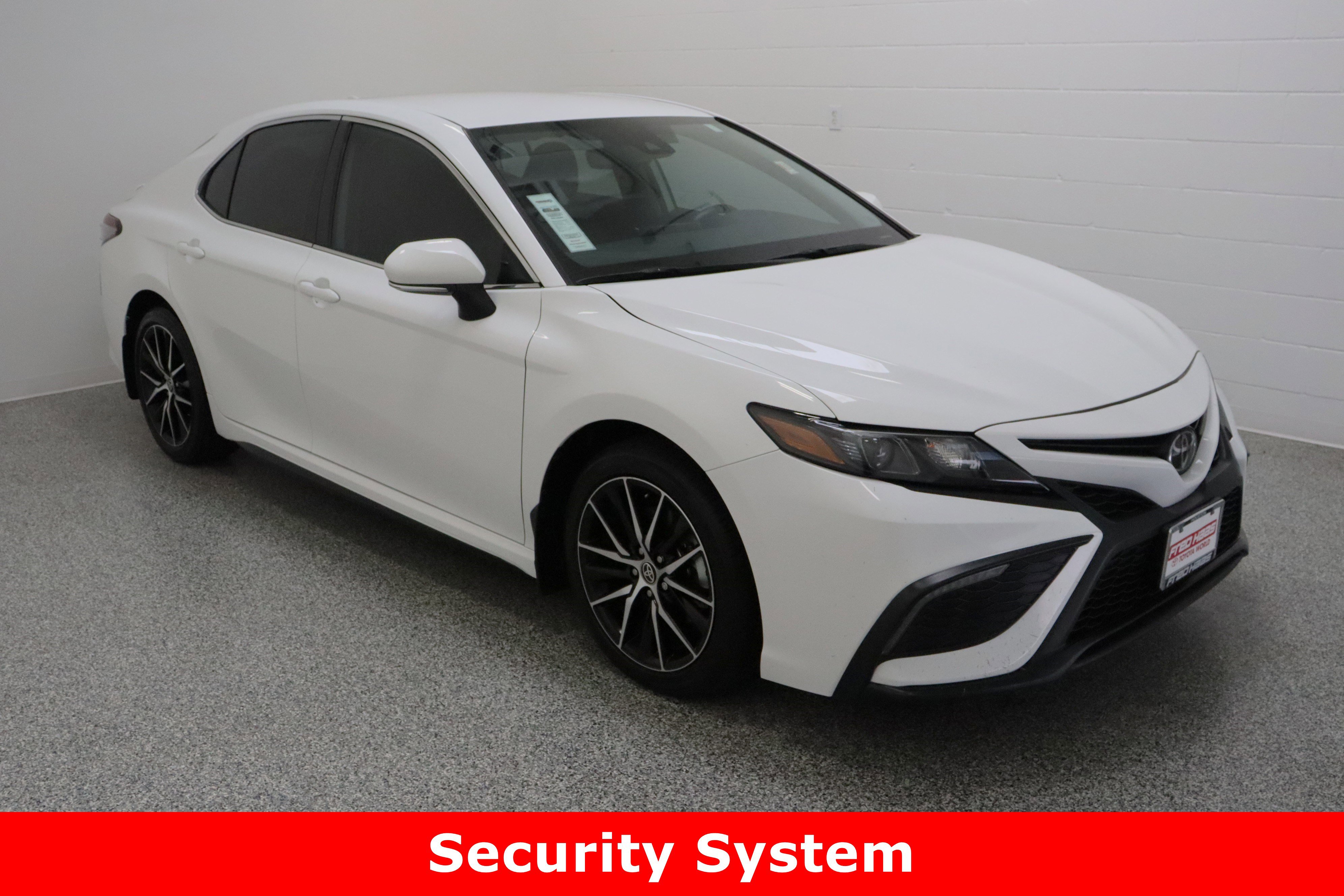 Used 2024 Toyota Camry SE image 4