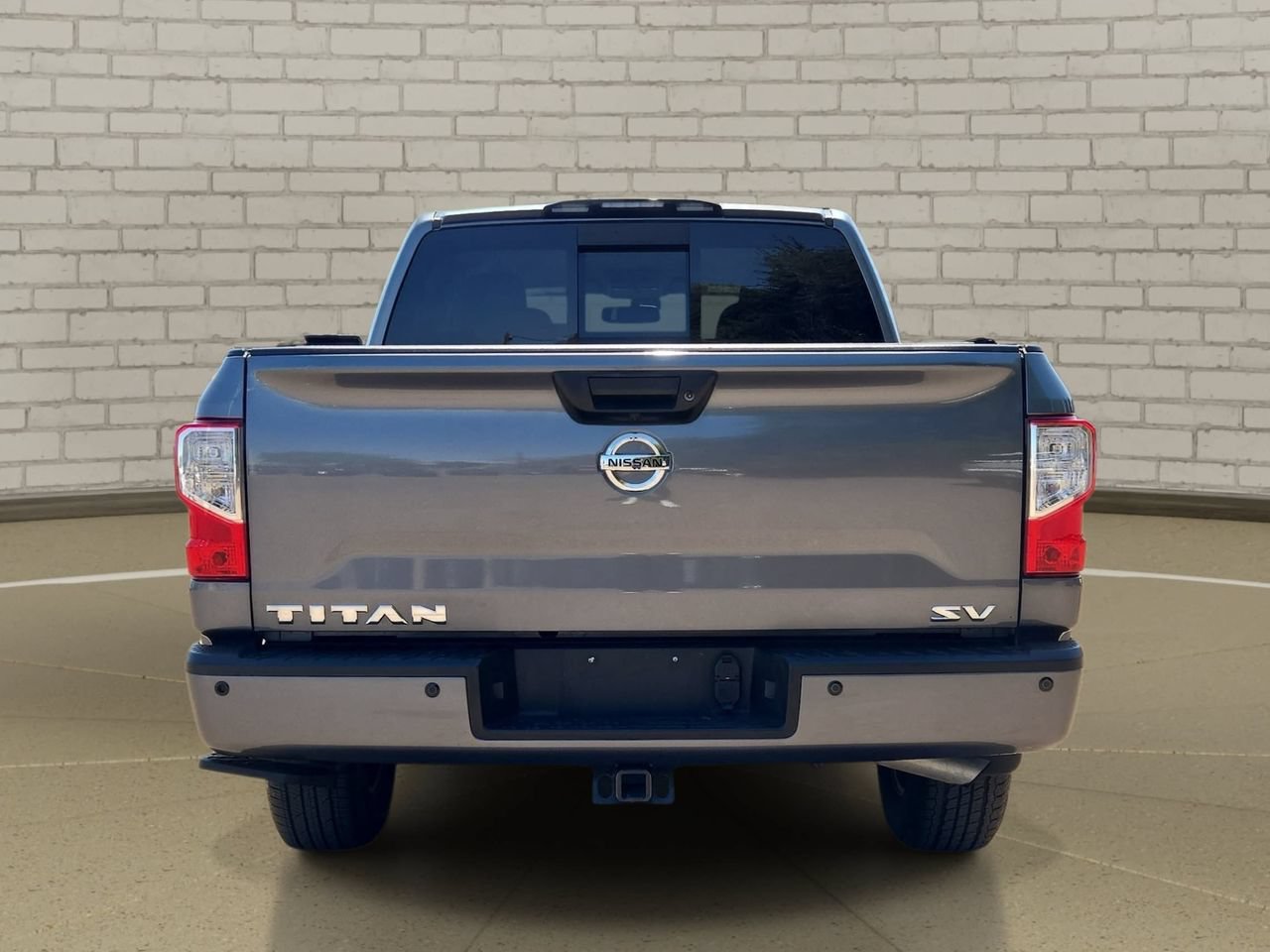 Used 2018 Nissan Titan SV w/ SV Convenience Package RWD image 6