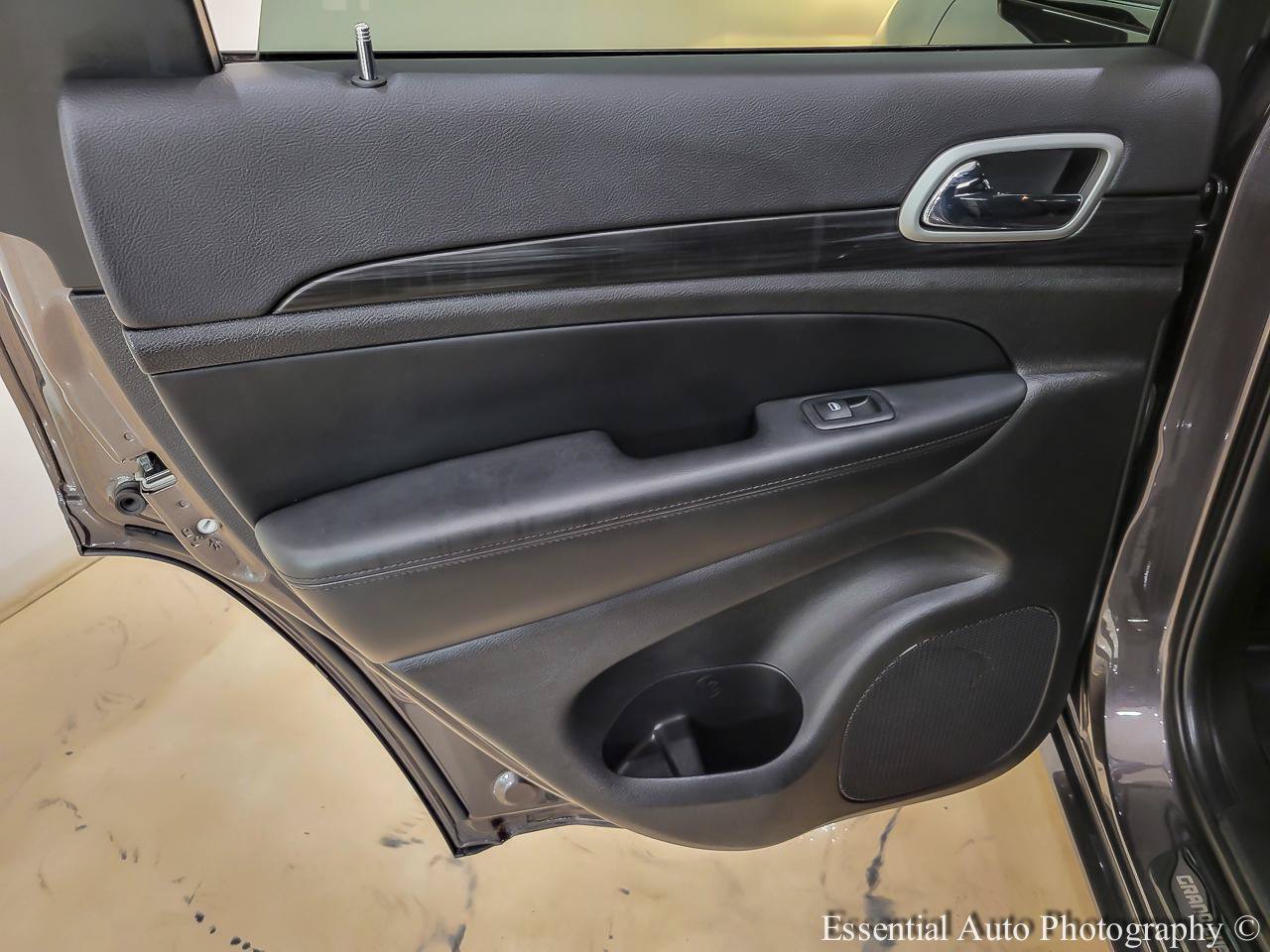 Used 2021 Jeep Grand Cherokee Laredo X AWD/4WD image 26