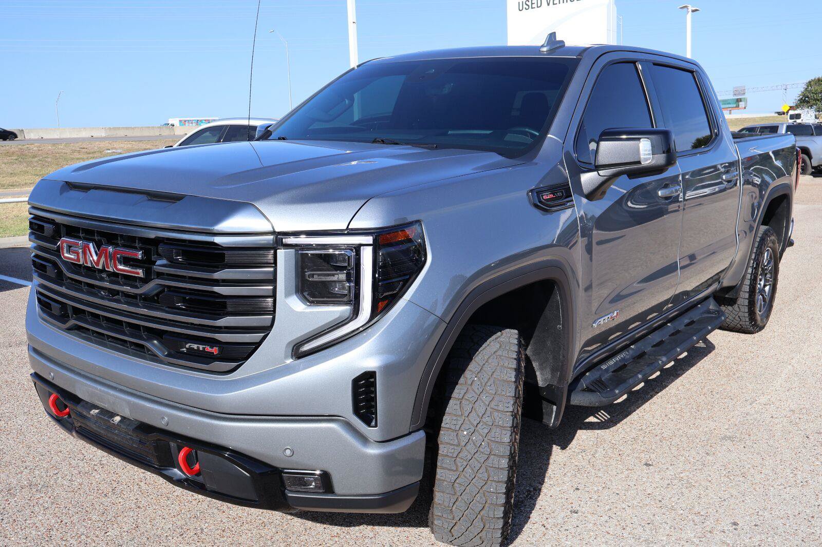 Used 2024 GMC Sierra 1500 AT4 w/ Technology Package AWD/4WD image 7