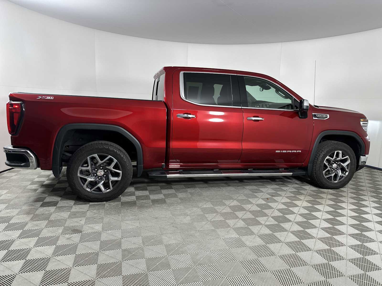 Used 2024 GMC Sierra 1500 SLT w/ SLT Premium Package image 9