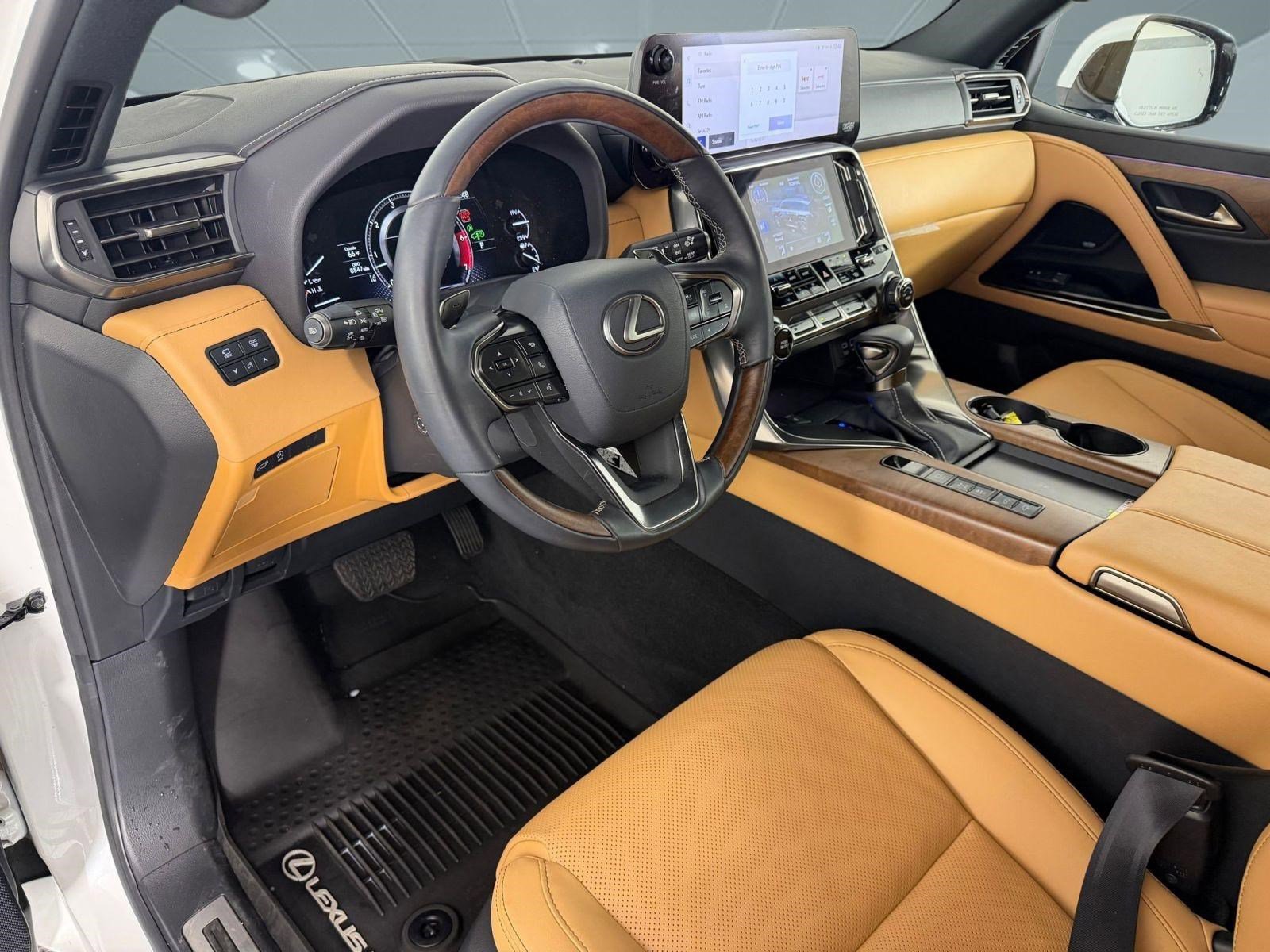 Used 2024 Lexus LX 600 4WD w/ Luxury Package image 4