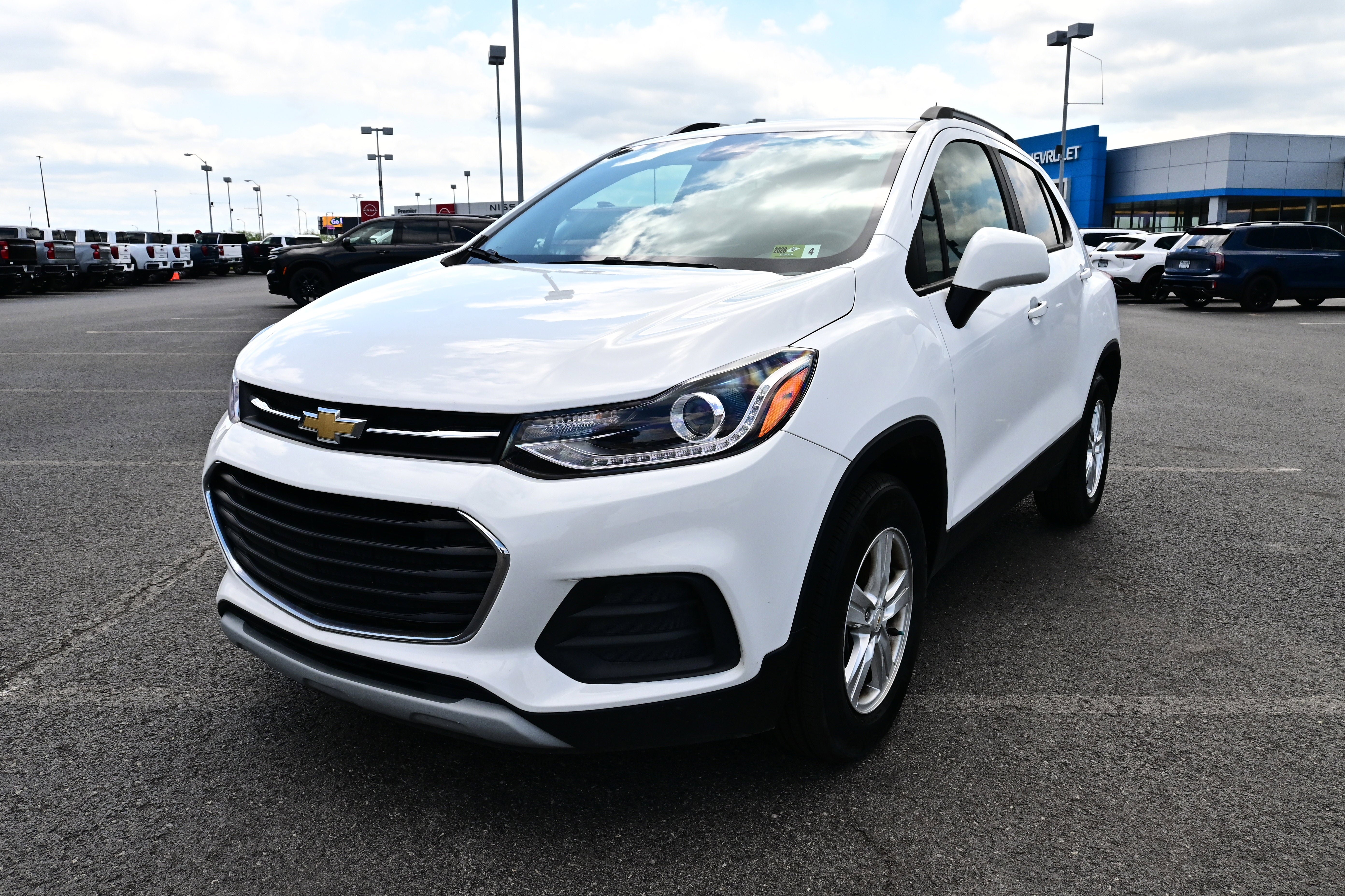 Used 2021 Chevrolet Trax LT w/ LT Convenience Package AWD/4WD image 4