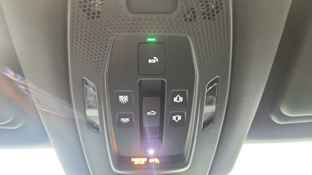 Used 2025 Porsche Cayenne w/ Premium Package image 56