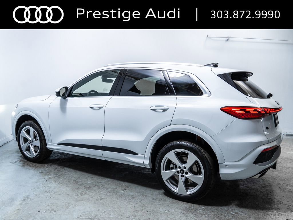 Used 2025 Audi Q5 Premium Plus w/ Premium Plus AWD/4WD image 3