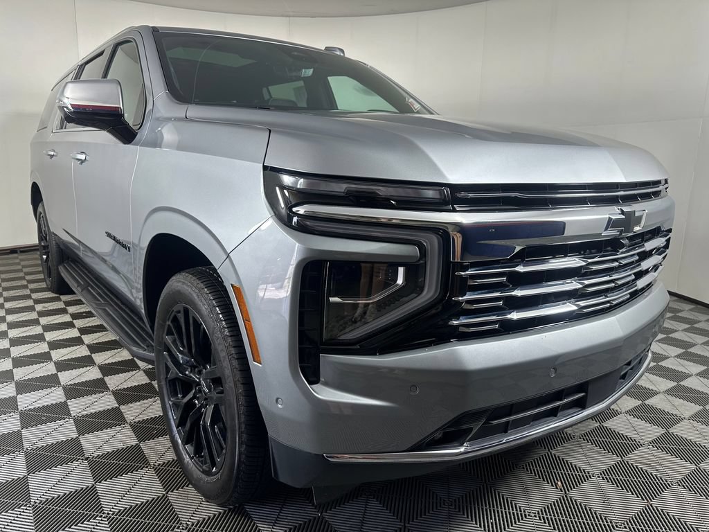 Used 2025 Chevrolet Suburban Premier AWD/4WD image 7