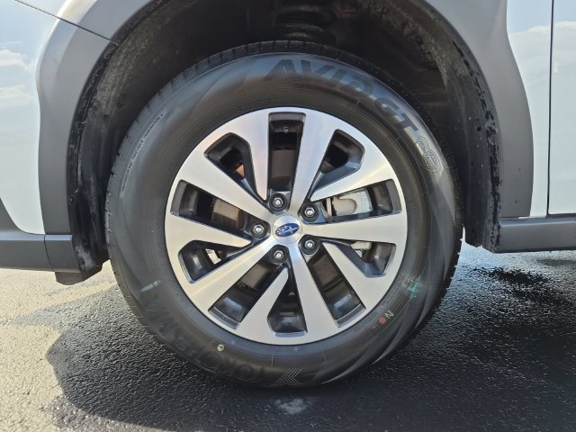 Used 2025 Subaru Outback Premium AWD/4WD image 12