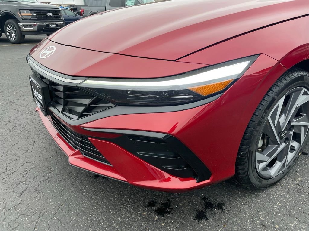 Used 2025 Hyundai Elantra SEL FWD image 34
