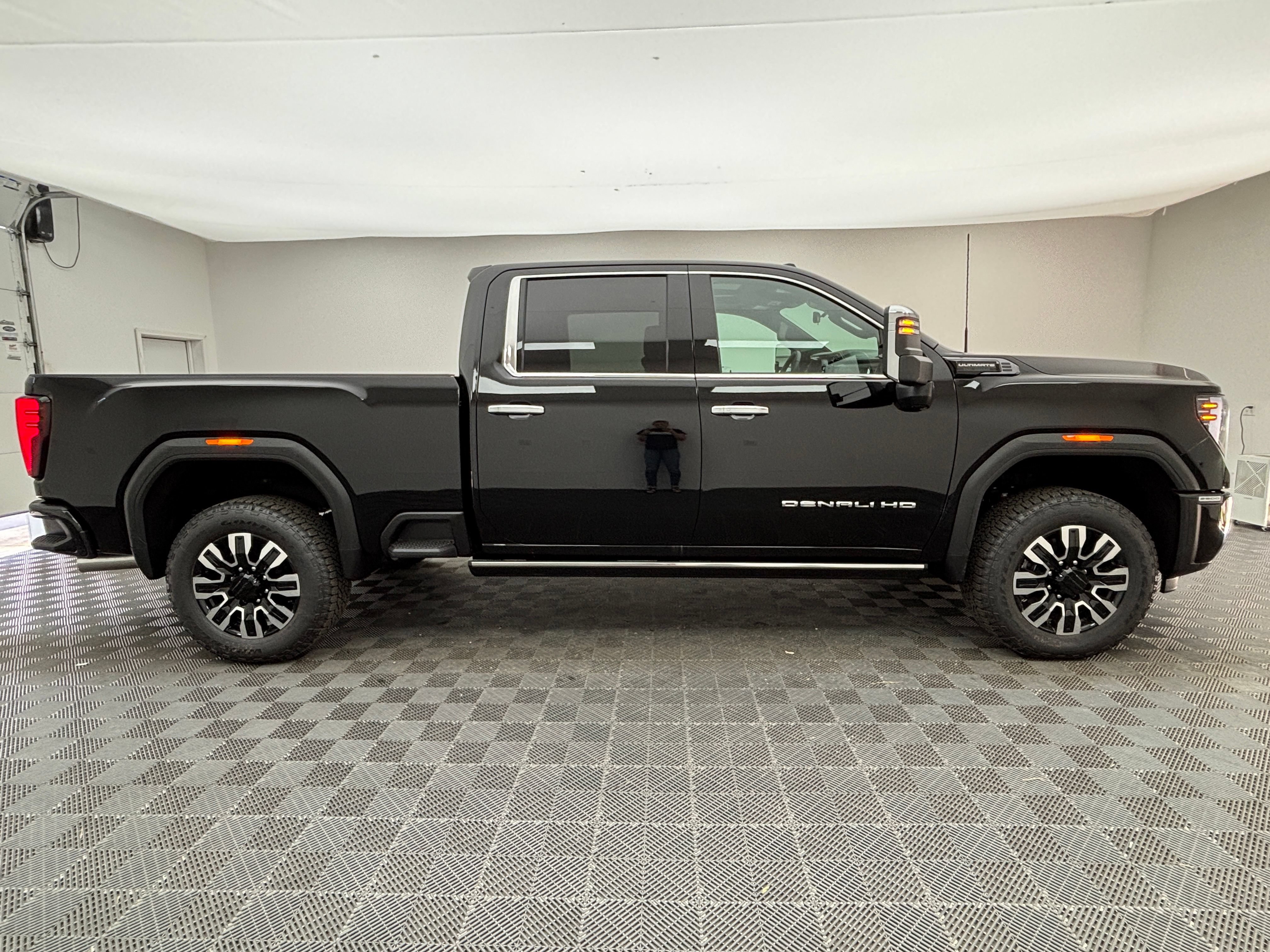 New 2026 GMC Sierra 2500 Denali Ultimate AWD/4WD image 9