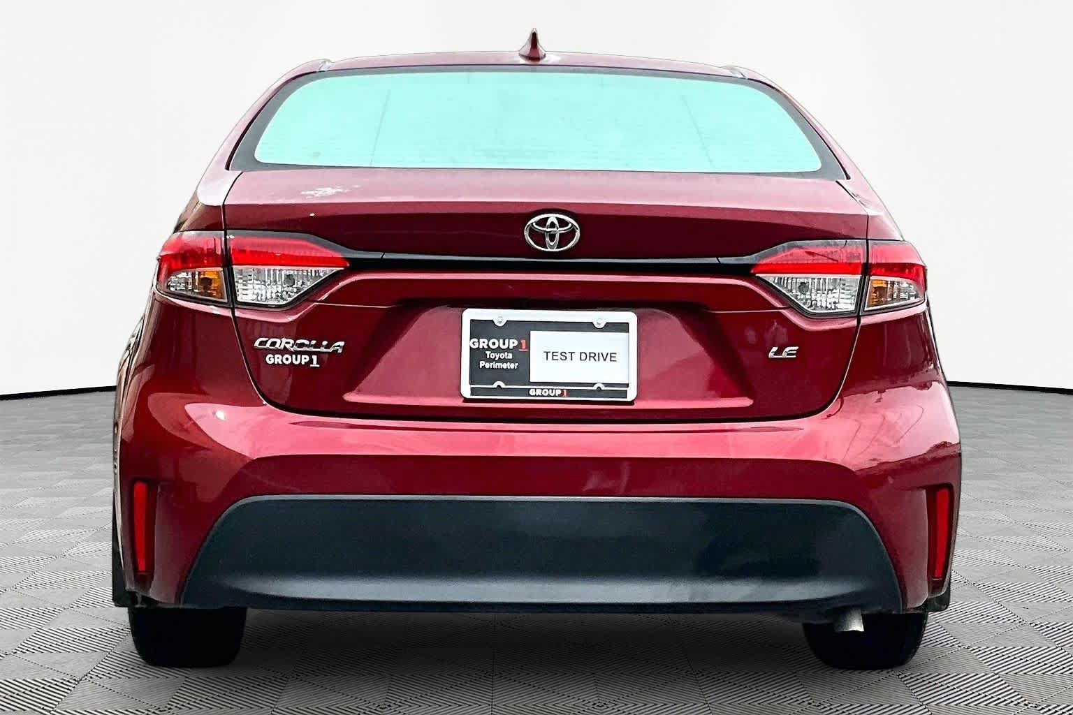Used 2025 Toyota Corolla LE FWD image 5