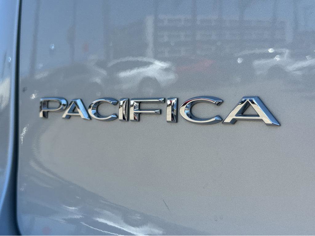 Used 2022 Chrysler Pacifica Limited image 42