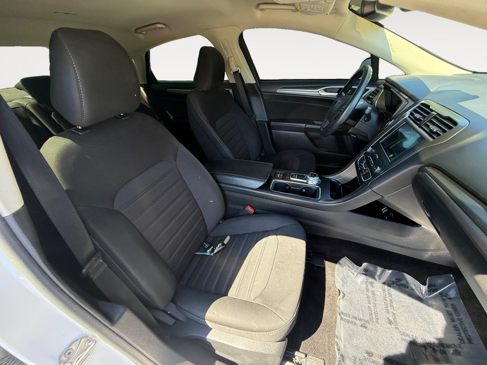 Used 2020 Ford Fusion SE FWD image 19