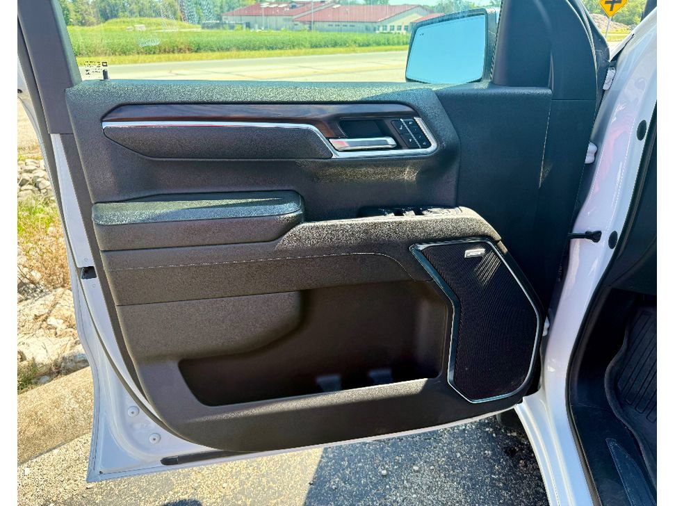 Used 2023 GMC Sierra 1500 SLT w/ SLT Premium Plus Package AWD/4WD image 10