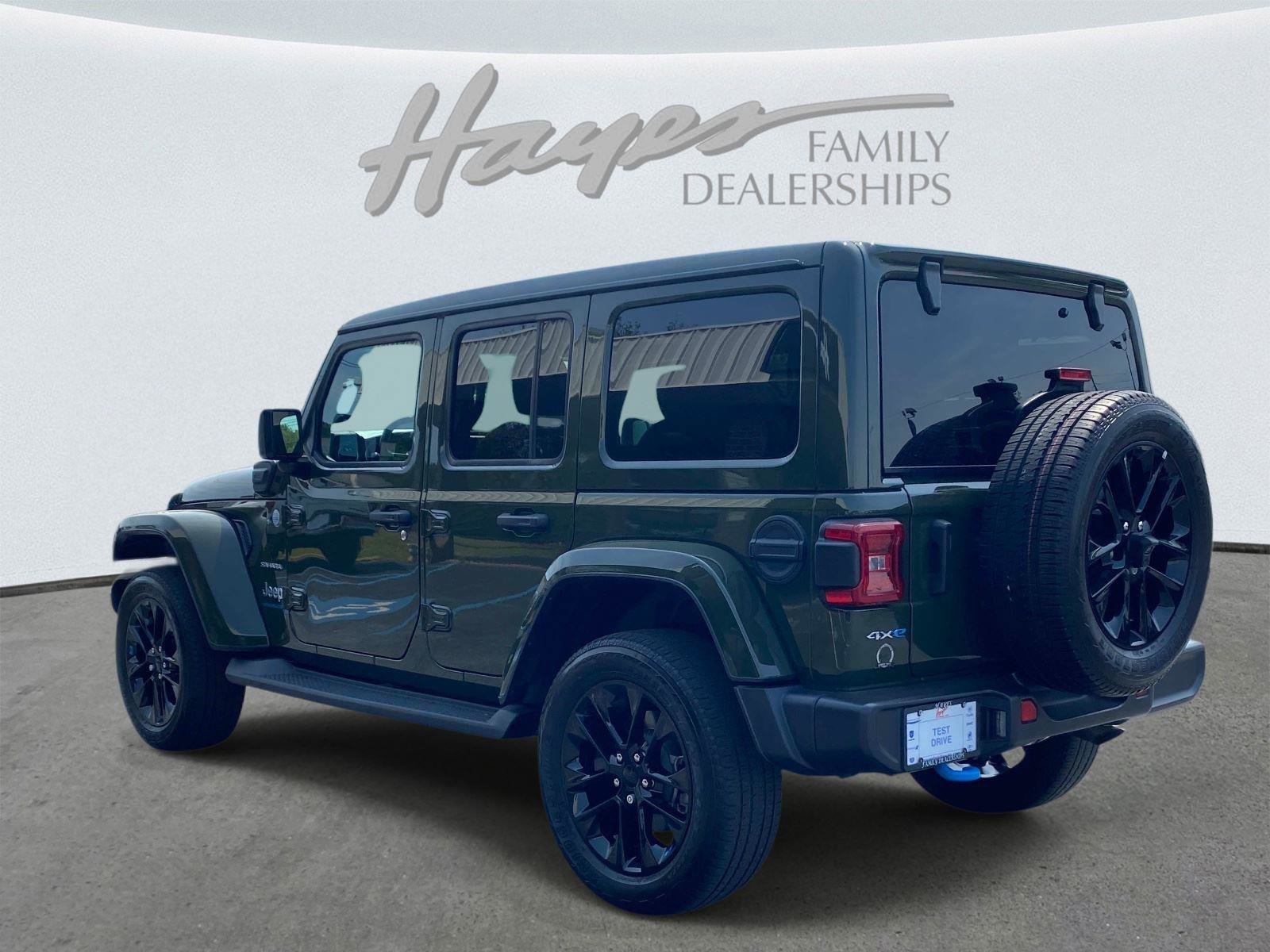 Used 2023 Jeep Wrangler Sahara w/ Cold Weather Group AWD/4WD image 7