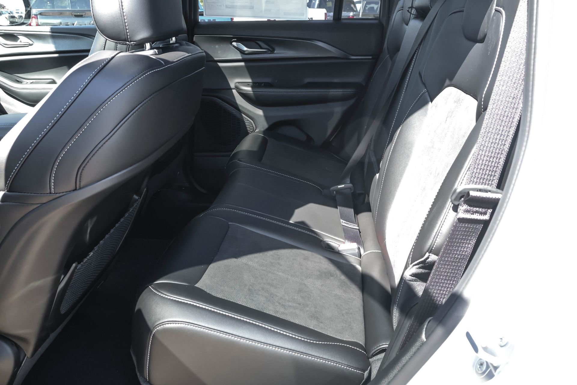 New 2025 Jeep Grand Cherokee Altitude image 16