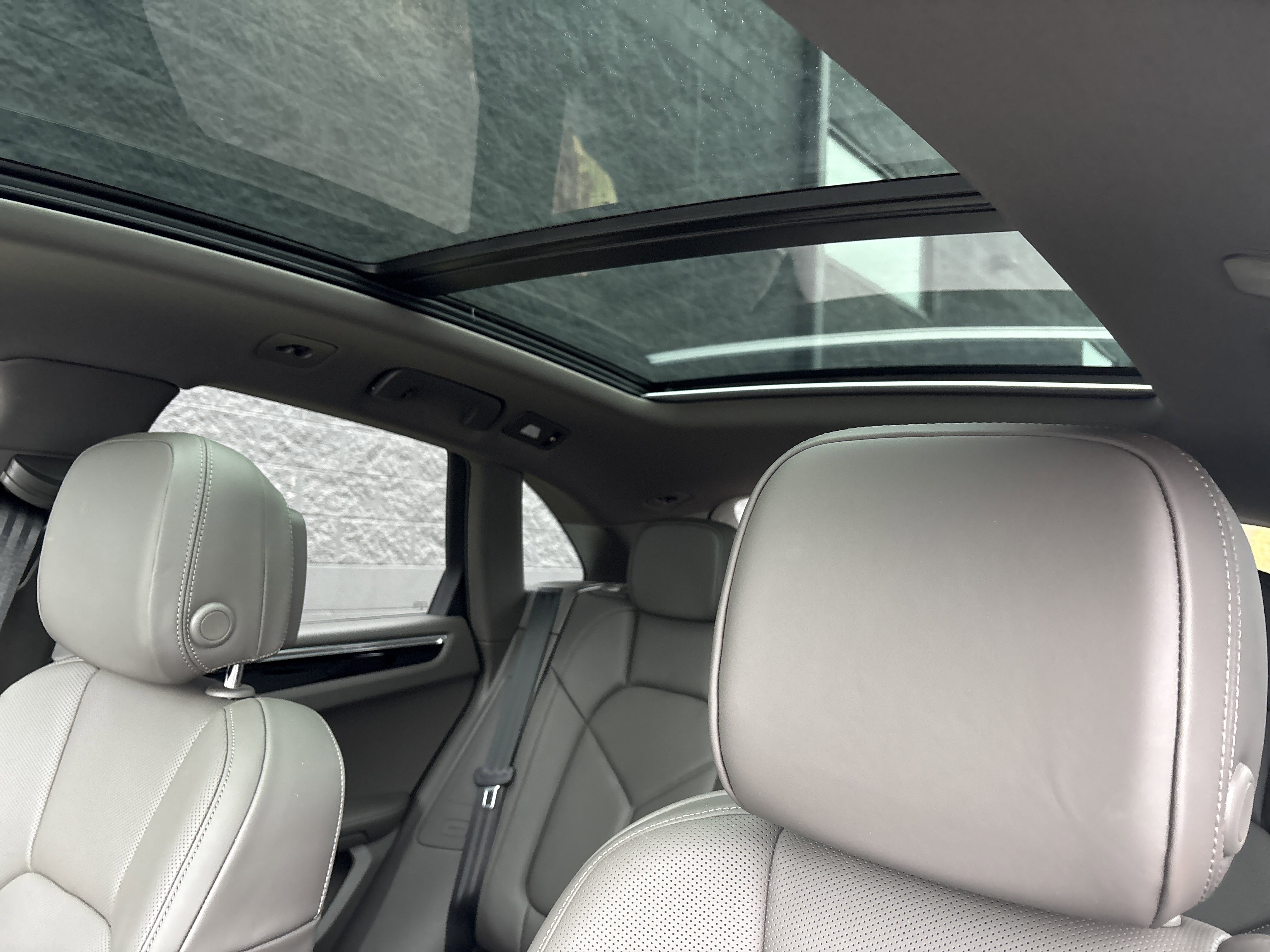 Certified 2025 Porsche Macan image 24