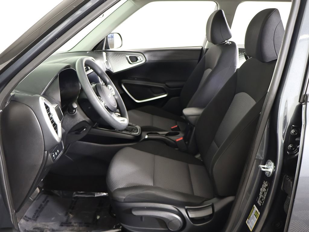 Used 2025 Kia Soul LX w/ LX Technology Package FWD image 29