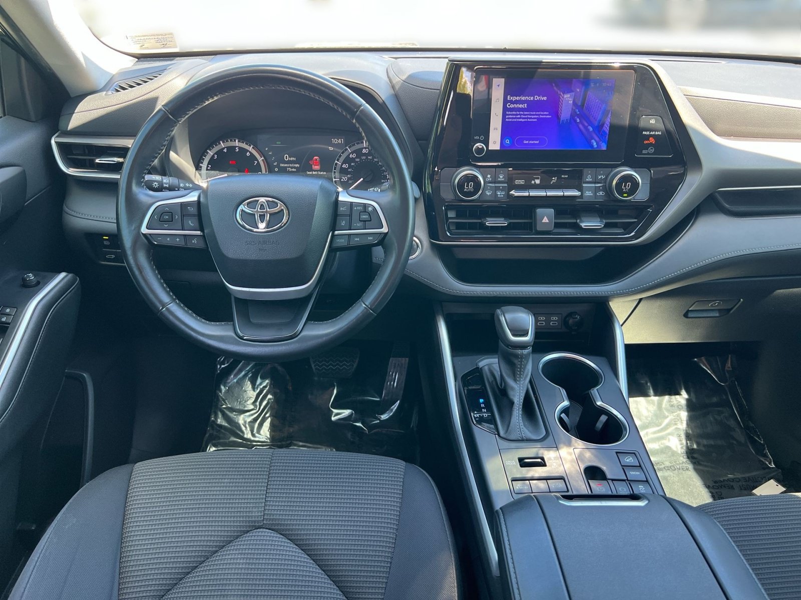 Used 2023 Toyota Highlander LE AWD/4WD image 24