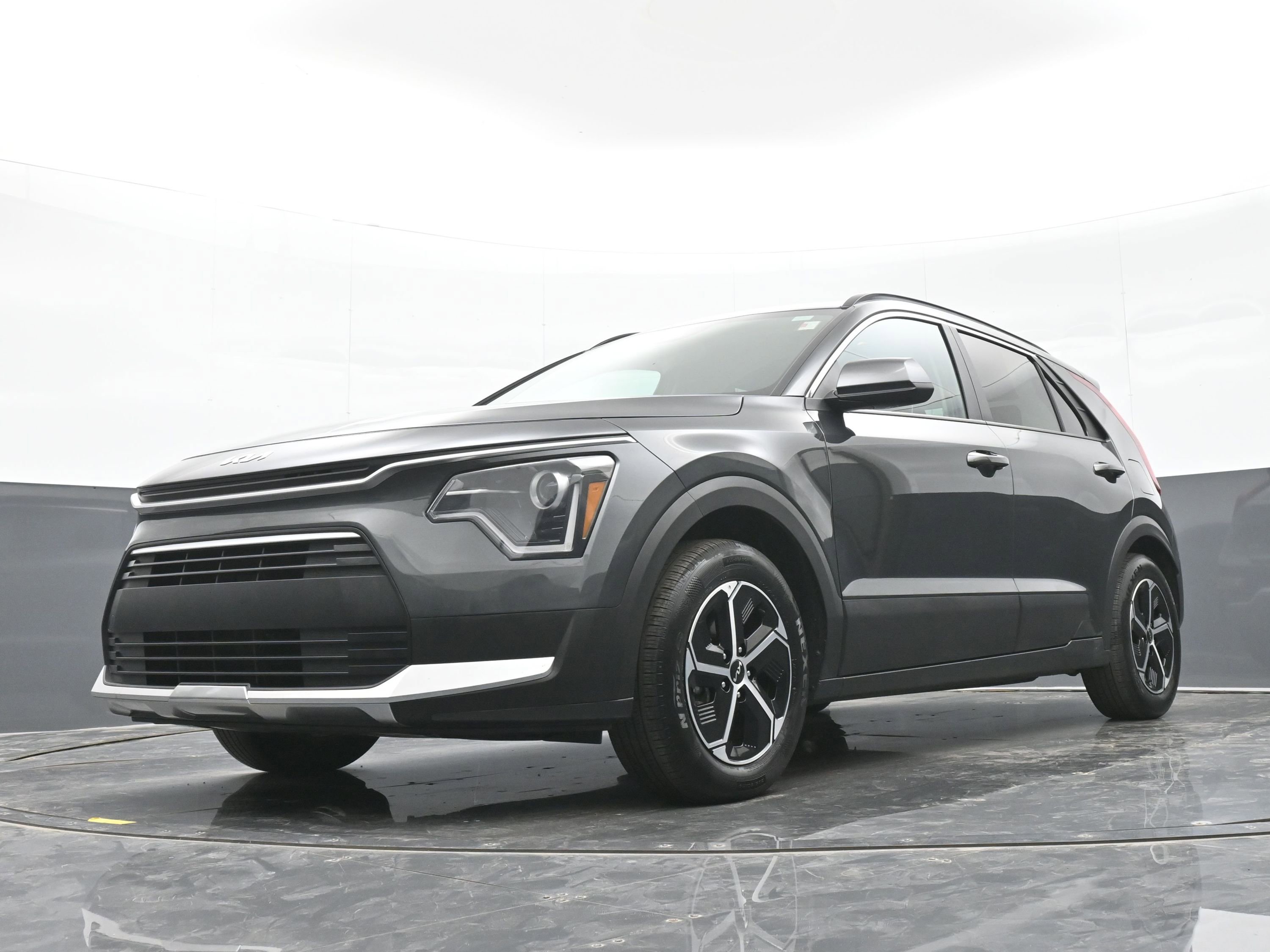 Used 2024 Kia Niro LX image 43