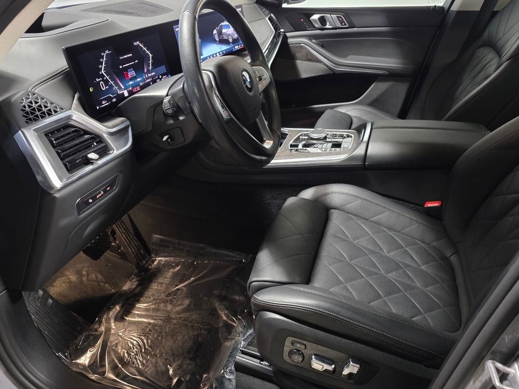 Used 2025 BMW X7 xDrive40i w/ Premium Package image 12