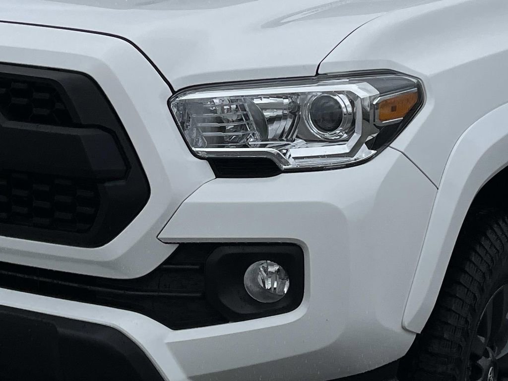 Used 2023 Toyota Tacoma SR5 w/ Technology Package image 9