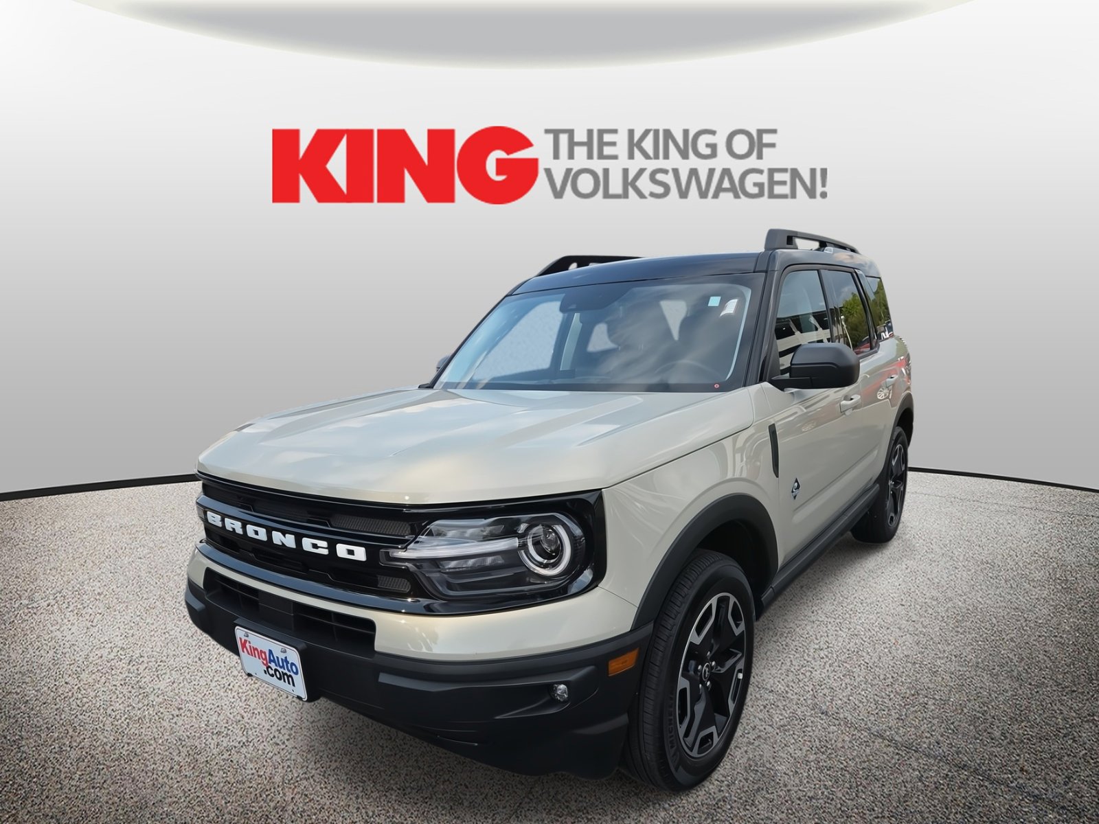 Used 2024 Ford Bronco Sport Outer Banks w/ Tech Package image 3