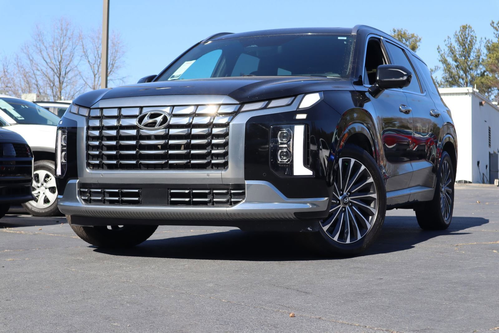 Used 2023 Hyundai Palisade Calligraphy image 1