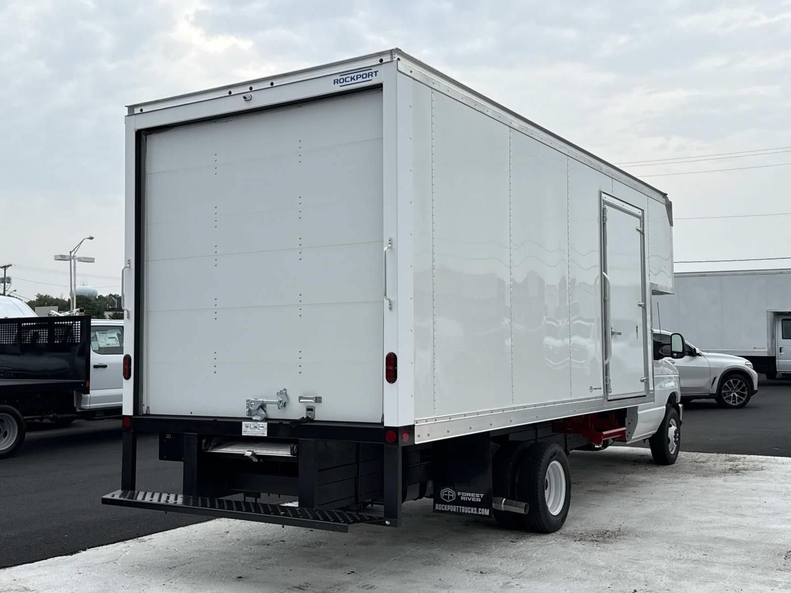 New 2027 Ford E-450 and Econoline 450 Super Duty w/ Power Equipment Group RWD image 3