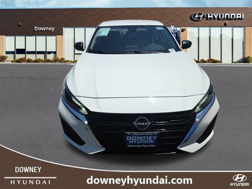 Used 2025 Nissan Altima 2.5 SV FWD image 8