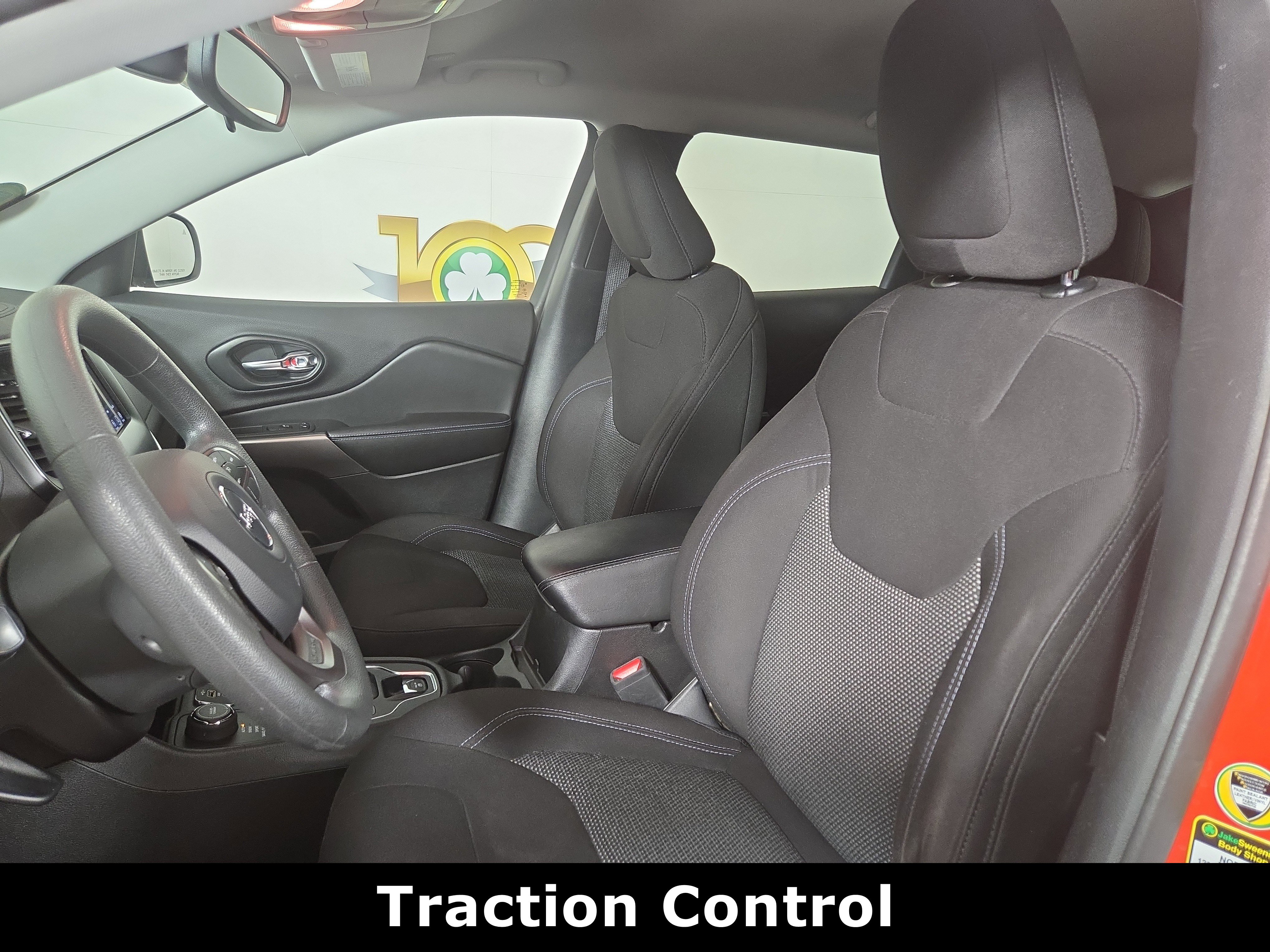 Used 2021 Jeep Cherokee Latitude AWD/4WD image 12
