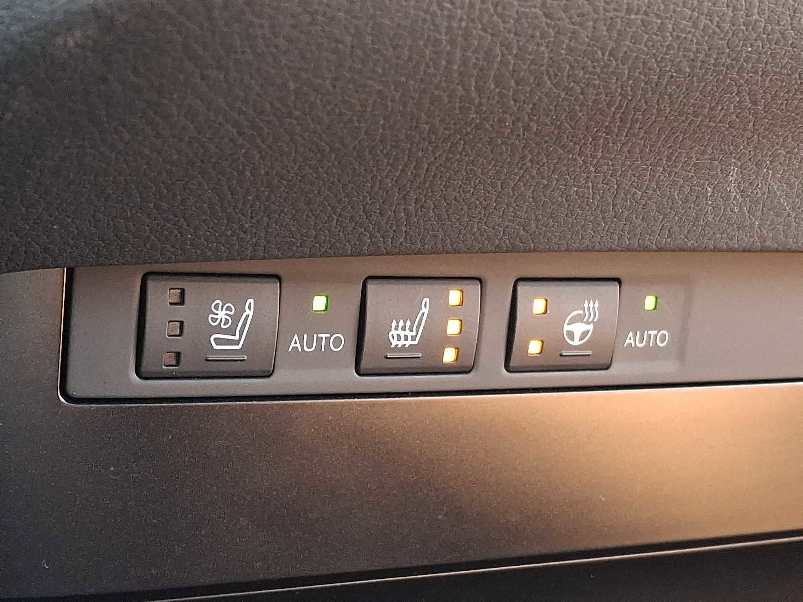 Used 2024 Lexus ES 250 w/ Premium Package image 20