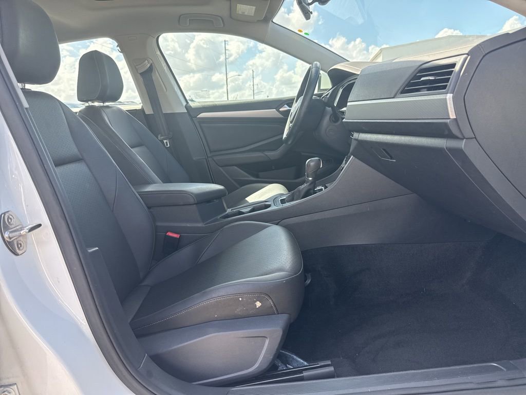 Used 2019 Volkswagen Jetta SE w/ Cold Weather Package image 10