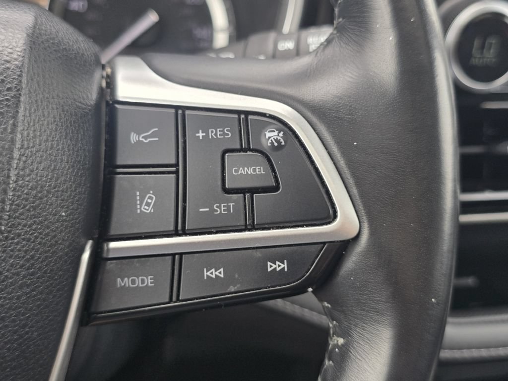 Used 2022 Toyota Highlander XLE FWD image 31