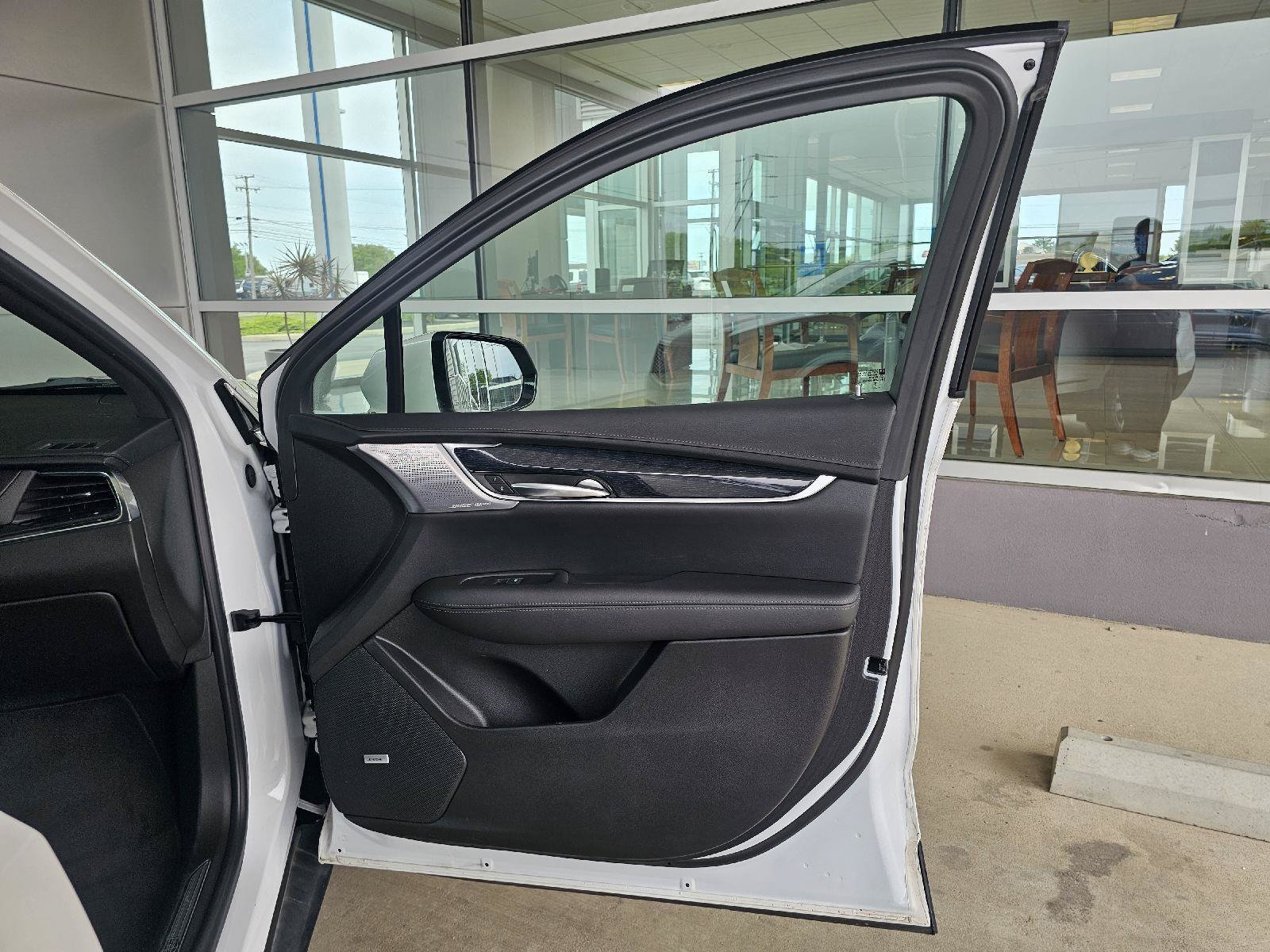 Used 2024 Cadillac XT5 Premium Luxury w/ Technology Package AWD/4WD image 11