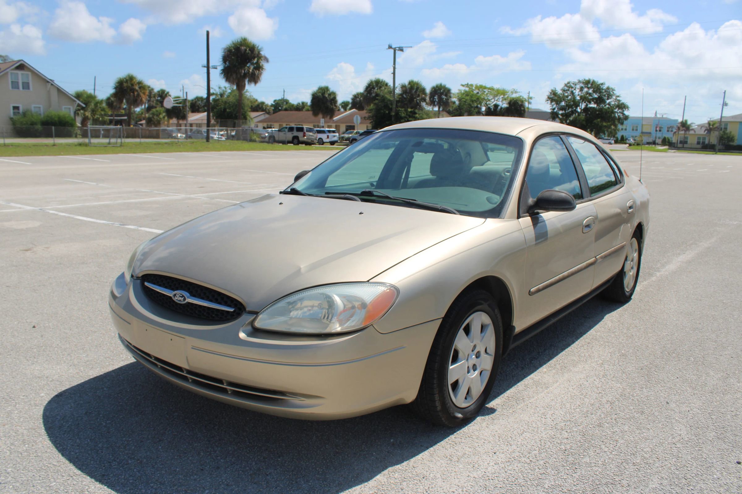 Used 2001 Ford Taurus LX FWD image 2