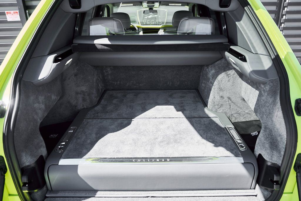 Used 2024 Rolls-Royce Cullinan image 18