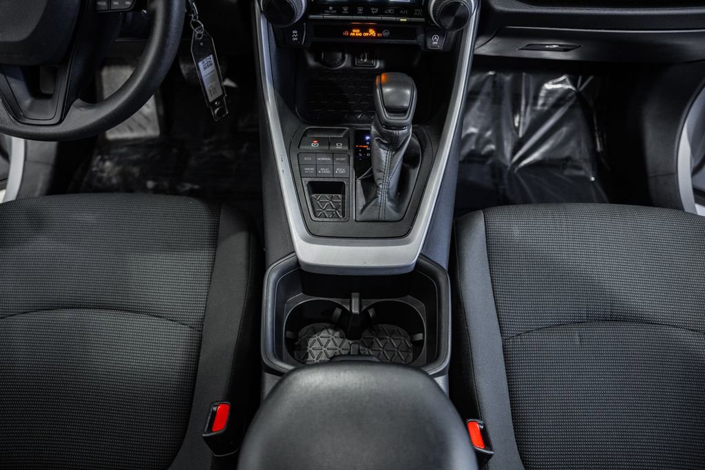 Used 2024 Toyota RAV4 LE image 21