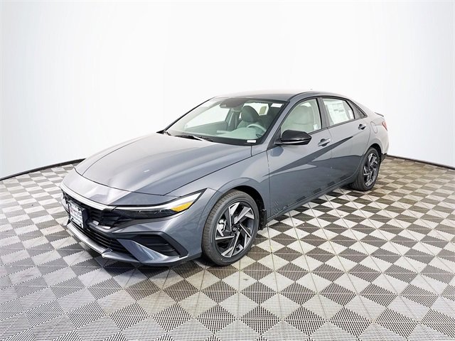 New 2025 Hyundai Elantra SEL image 2