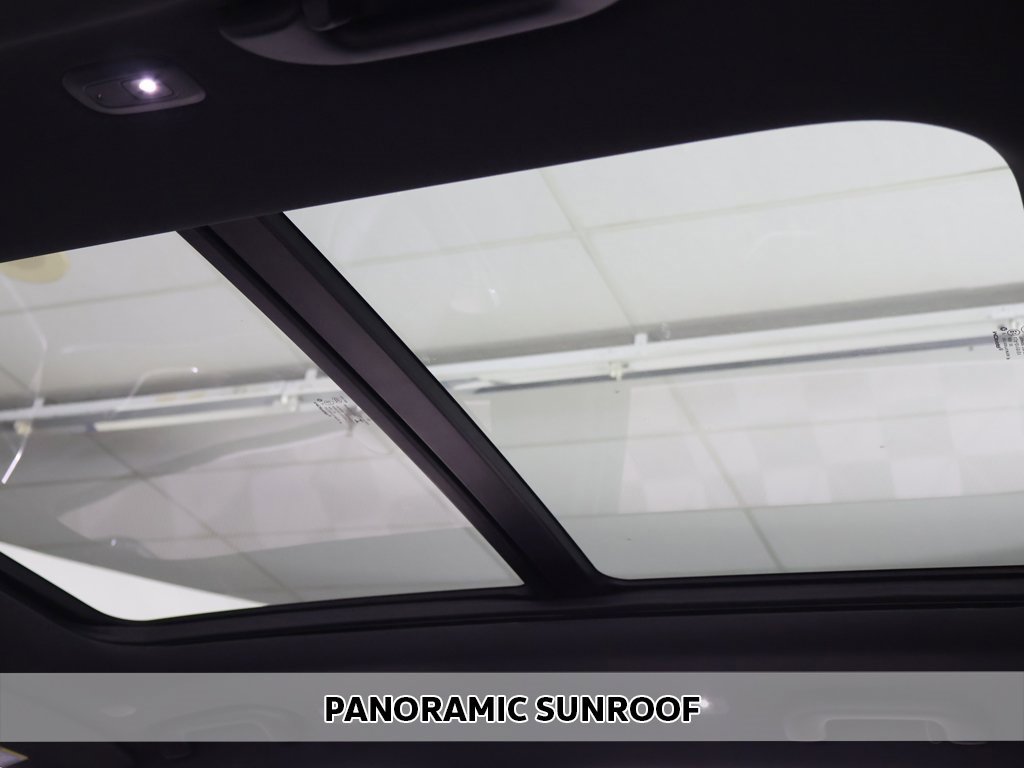 Used 2022 Jeep Grand Cherokee Overland w/ Luxury Tech Group IV image 4