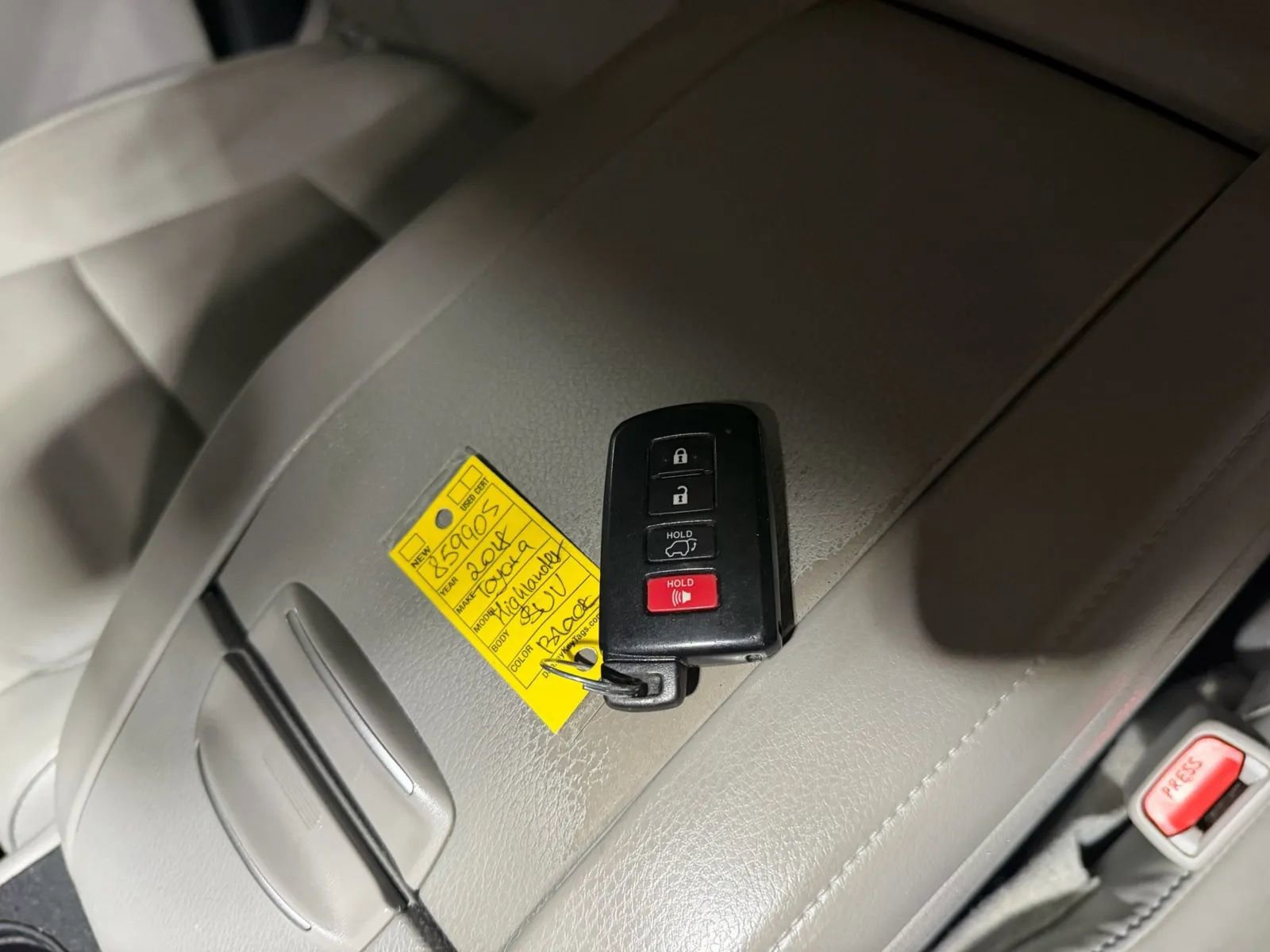 Used 2018 Toyota Highlander XLE AWD/4WD image 21