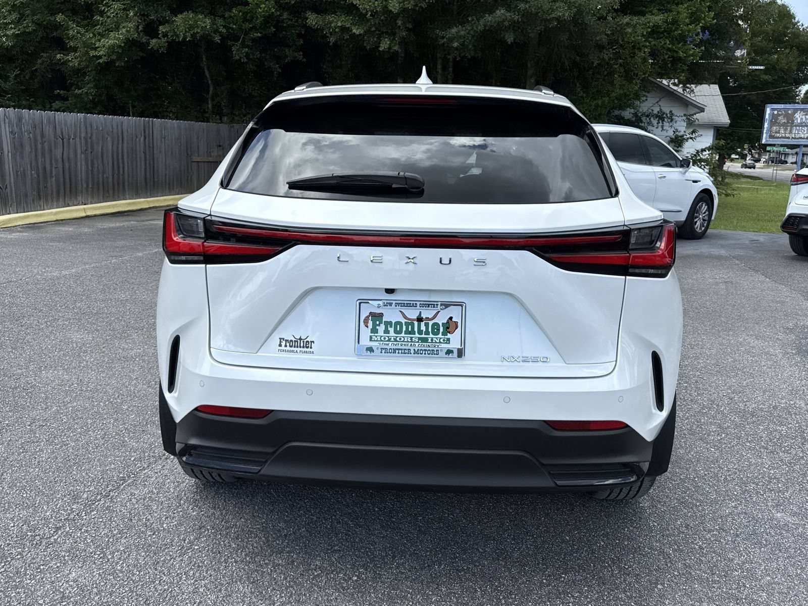 Used 2025 Lexus NX 250 FWD w/ Towing Package (2000 Lbs) image 4