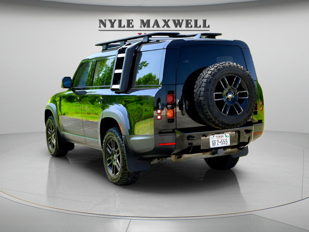 Used 2023 Land Rover Defender 130 SE AWD/4WD image 9