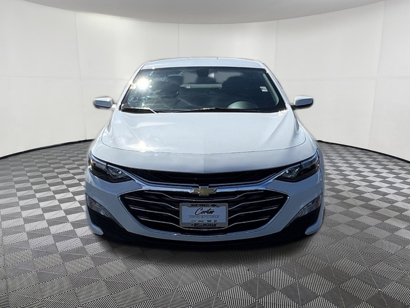 Used 2021 Chevrolet Malibu LT image 2