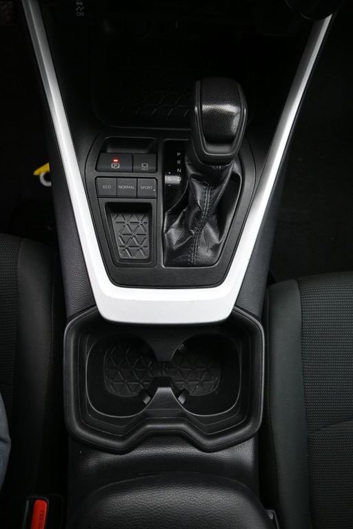 Used 2021 Toyota RAV4 LE w/ Carpet Mat Package (TMS) image 17