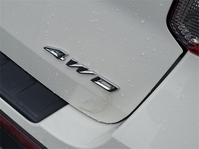 Used 2022 Ford Explorer XLT w/ Equipment Group 202A image 6